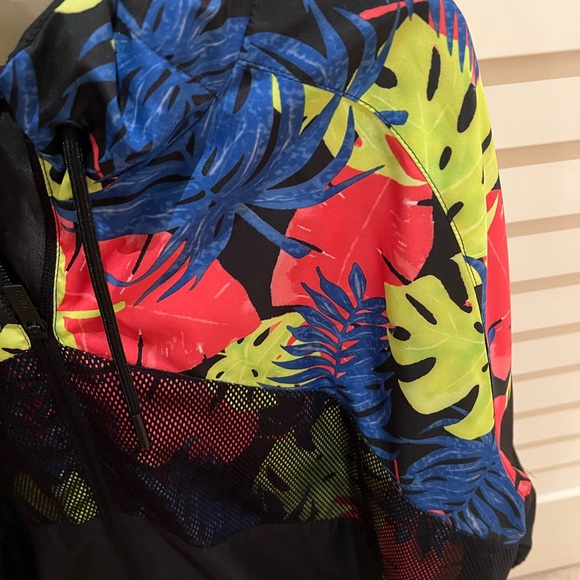 Black nylon jacket with tropical design. - Picture 3 of 9